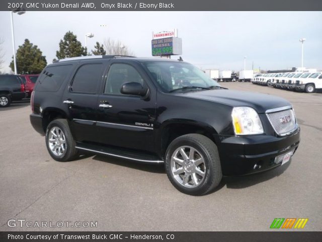 2007 GMC Yukon Denali AWD in Onyx Black
