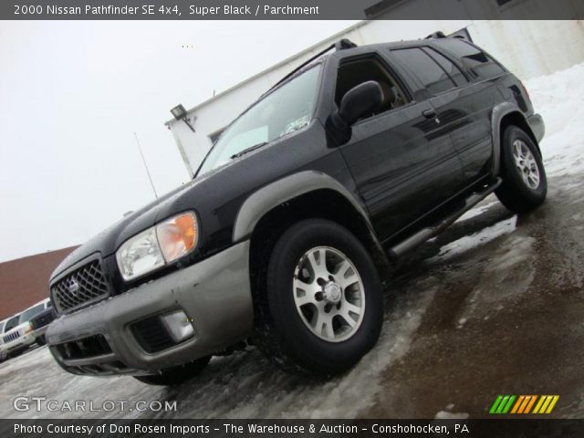 2000 Nissan Pathfinder SE 4x4 in Super Black
