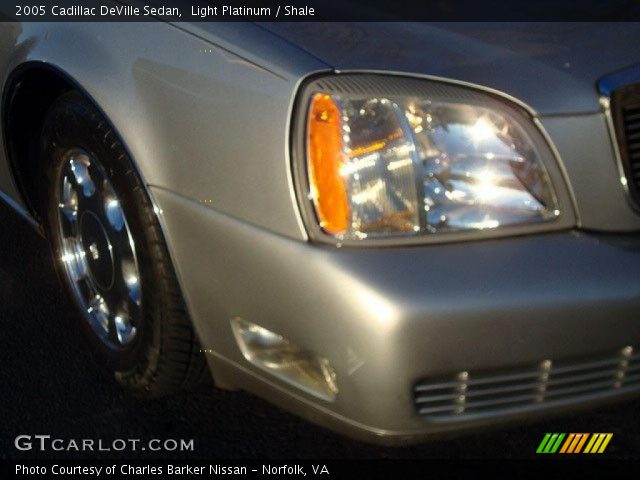 2005 Cadillac DeVille Sedan in Light Platinum