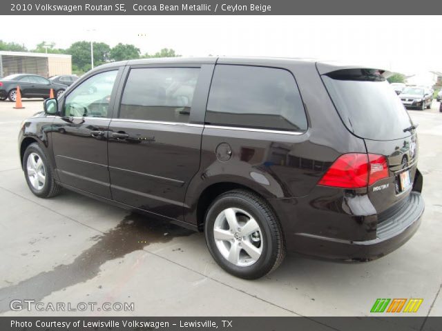 2010 Volkswagen Routan SE in Cocoa Bean Metallic