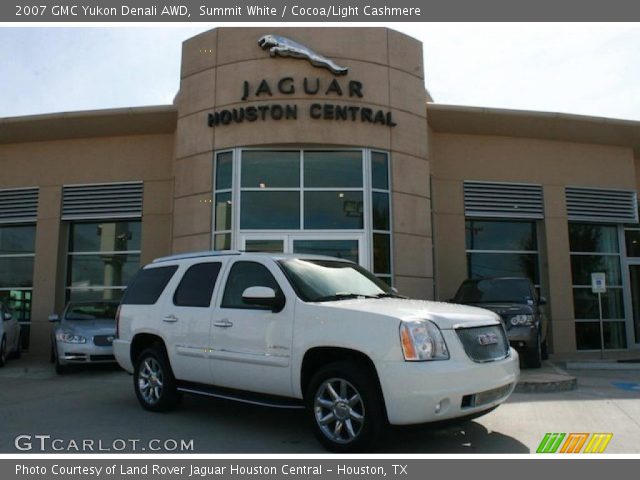 2007 GMC Yukon Denali AWD in Summit White