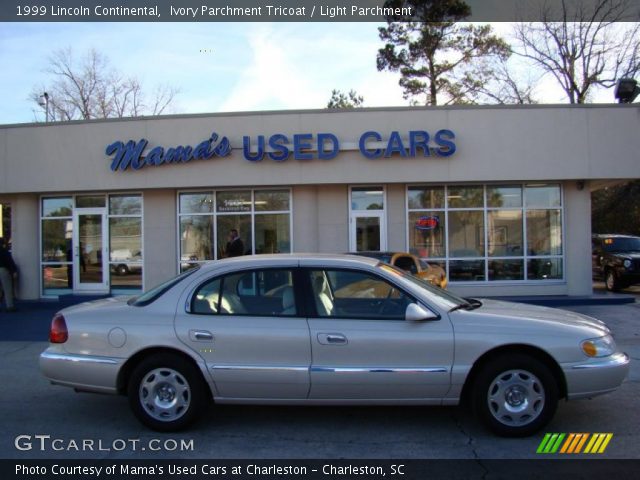 1999 Lincoln Continental  in Ivory Parchment Tricoat