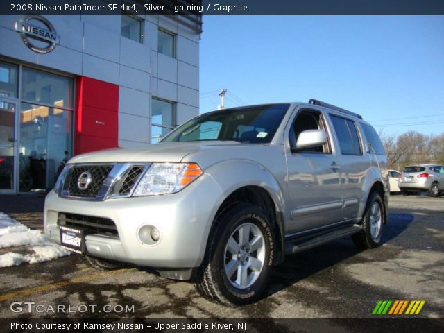 2008 Nissan Pathfinder SE 4x4 in Silver Lightning