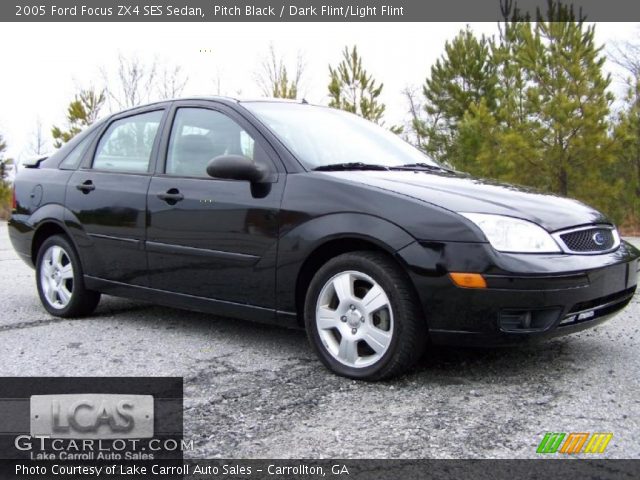 2005 Ford Focus ZX4 SES Sedan in Pitch Black