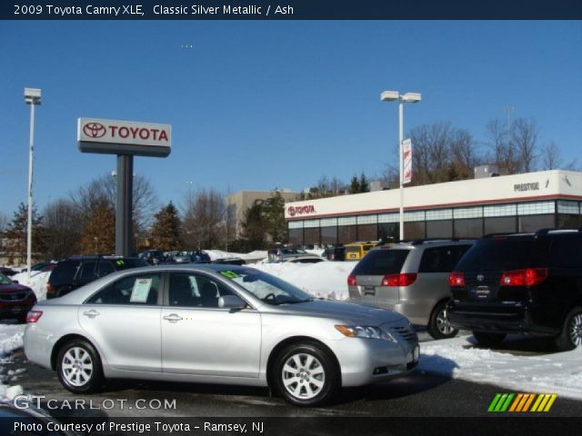2009 Toyota Camry XLE in Classic Silver Metallic