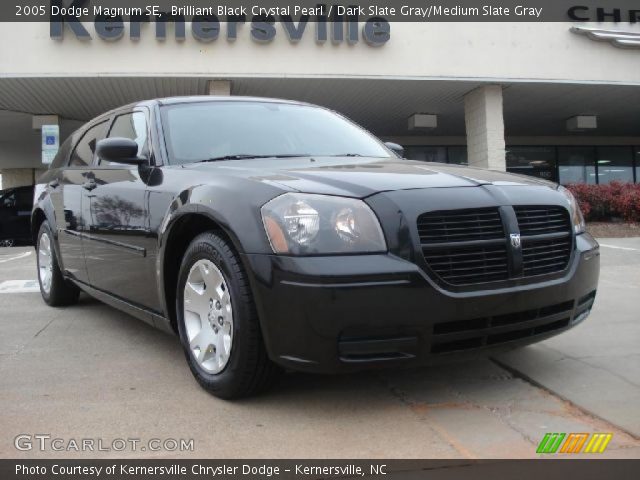 2005 Dodge Magnum SE in Brilliant Black Crystal Pearl