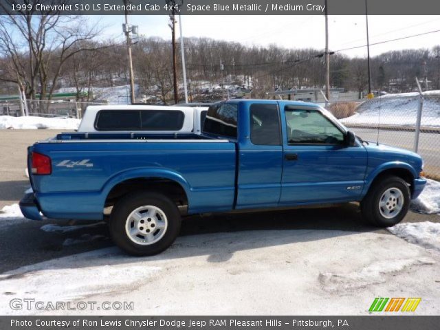 1999 Chevrolet S10 LS Extended Cab 4x4 in Space Blue Metallic