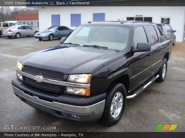 2005 Chevrolet Avalanche LS in Black