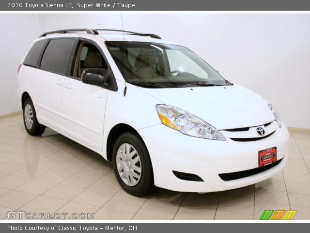 2010 Toyota Sienna LE in Super White