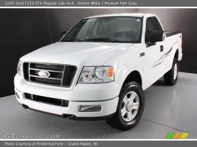 2005 Ford F150 STX Regular Cab 4x4 in Oxford White