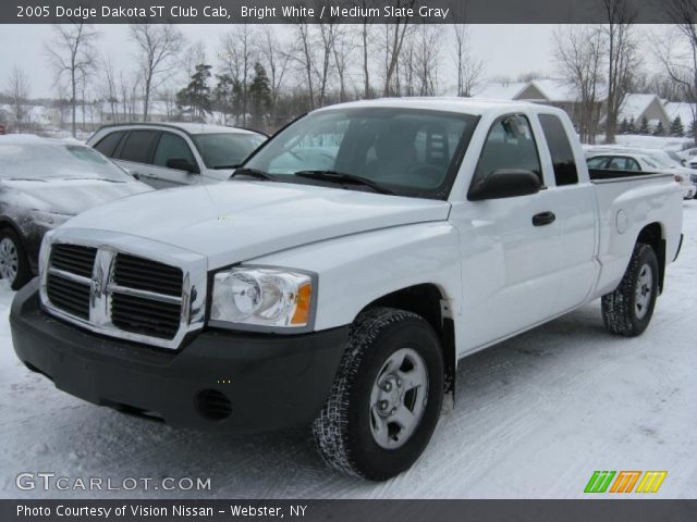 2005 Dodge Dakota ST Club Cab in Bright White