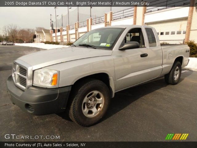2005 Dodge Dakota ST Club Cab 4x4 in Bright Silver Metallic