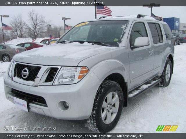 2008 Nissan Pathfinder SE 4x4 in Silver Lightning