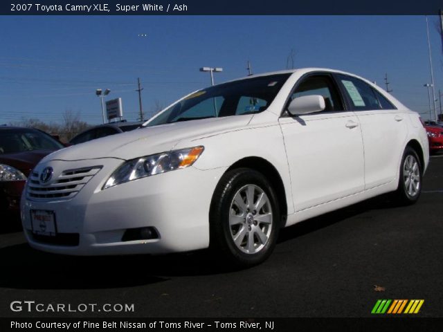 2007 Toyota Camry XLE in Super White