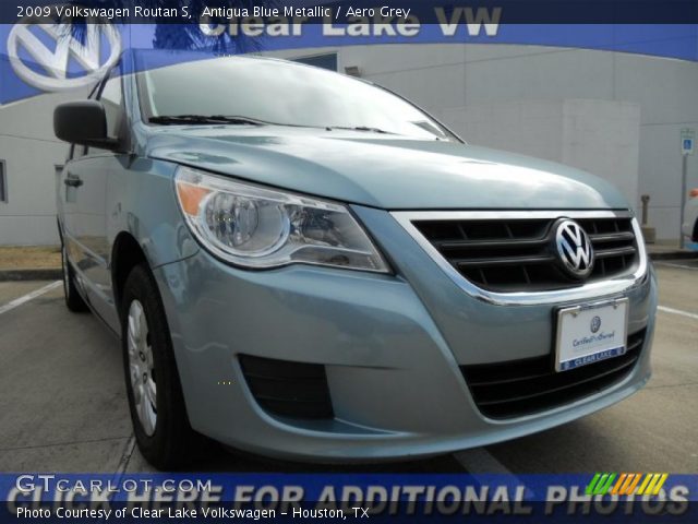 2009 Volkswagen Routan S in Antigua Blue Metallic