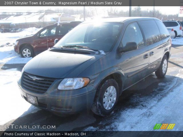 2007 Chrysler Town & Country  in Magnesium Pearl