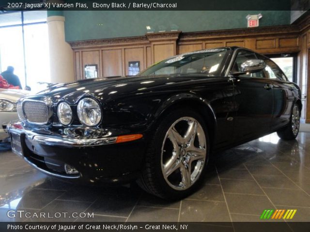 2007 Jaguar XJ Vanden Plas in Ebony Black