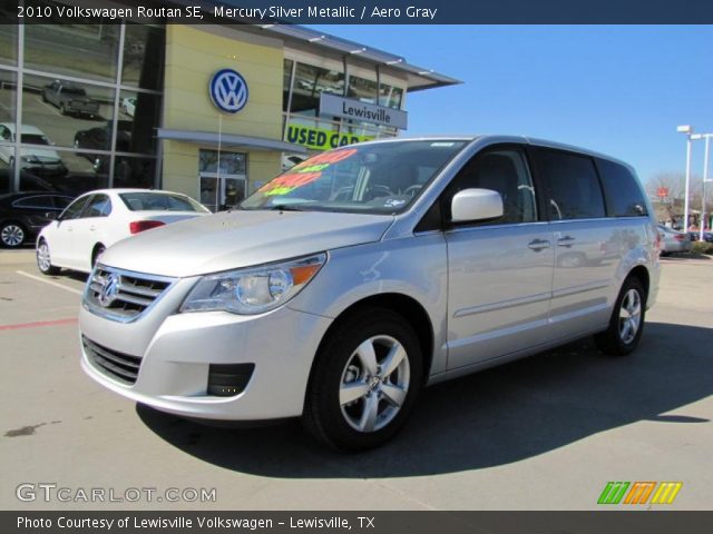 2010 Volkswagen Routan SE in Mercury Silver Metallic