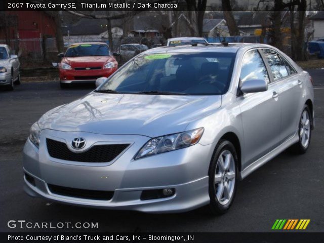 2007 Toyota Camry SE in Titanium Metallic