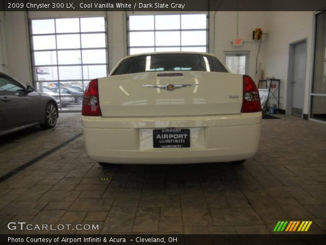 2009 Chrysler 300 LX in Cool Vanilla White