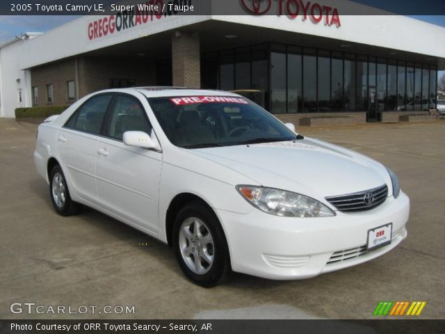 2005 Toyota Camry LE in Super White