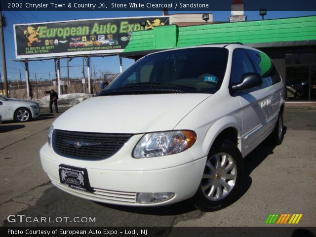 2002 Chrysler Town & Country LXi in Stone White Clearcoat