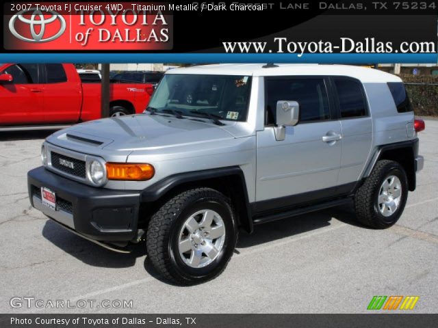 2007 Toyota FJ Cruiser 4WD in Titanium Metallic
