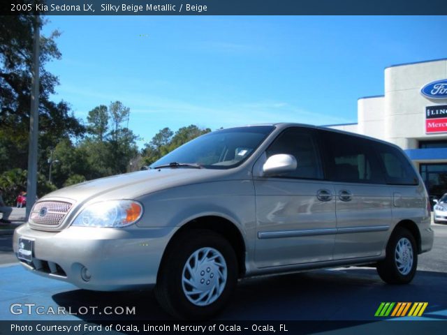 2005 Kia Sedona LX in Silky Beige Metallic