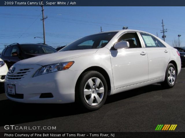 2009 Toyota Camry LE in Super White