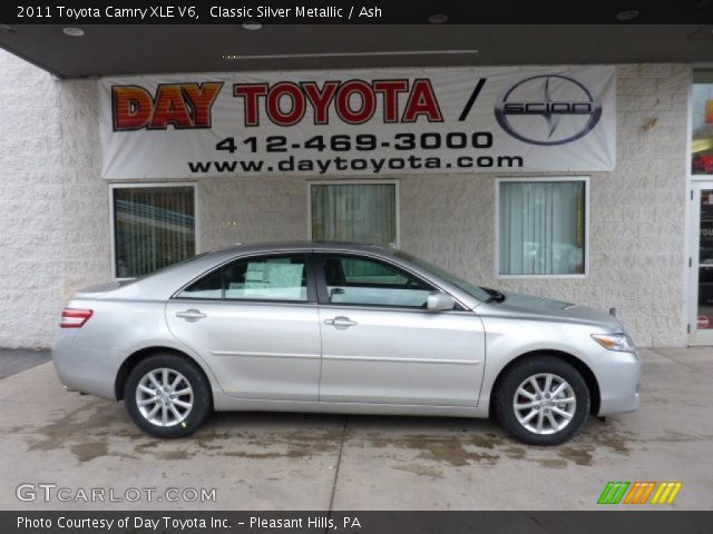 2011 Toyota Camry XLE V6 in Classic Silver Metallic