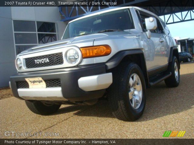 2007 Toyota FJ Cruiser 4WD in Titanium Metallic