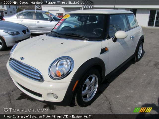 2009 Mini Cooper Hardtop in Pepper White