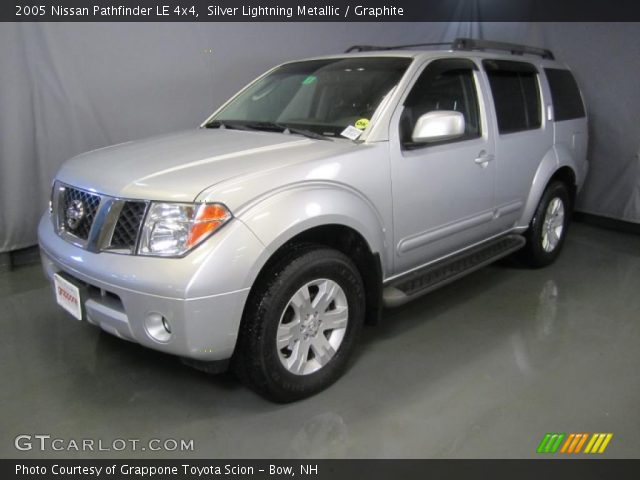 2005 Nissan Pathfinder LE 4x4 in Silver Lightning Metallic