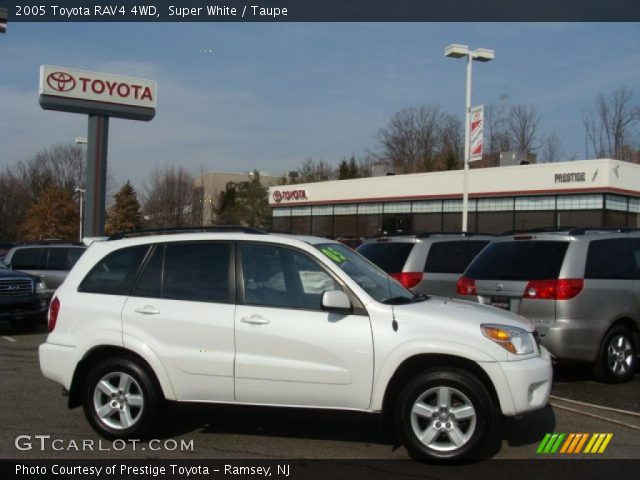 2005 Toyota RAV4 4WD in Super White