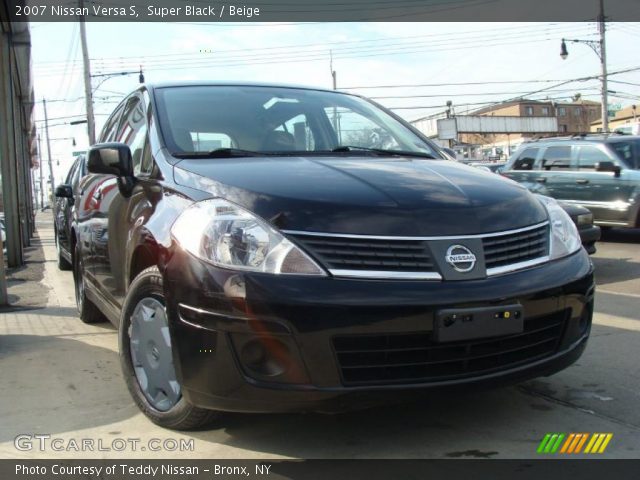 2007 Nissan Versa S in Super Black