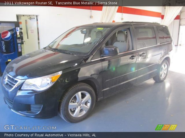 2011 Volkswagen Routan SE in Tanzanite Blue Metallic