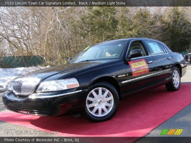 2010 Lincoln Town Car Signature Limited in Black