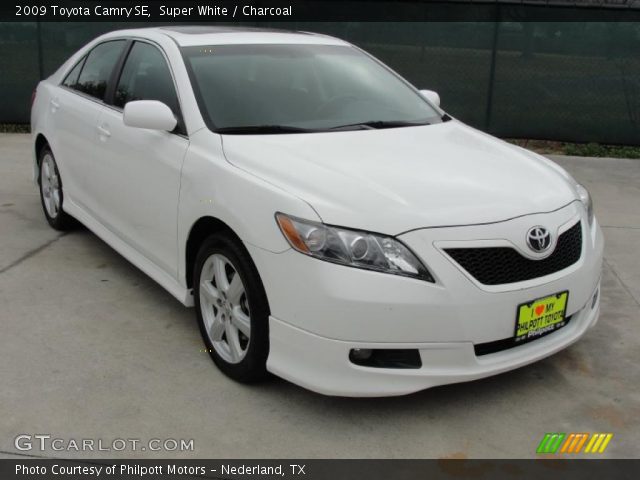 2009 Toyota Camry SE in Super White