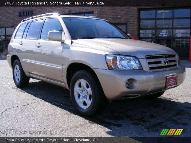 2007 Toyota Highlander  in Sonora Gold Pearl