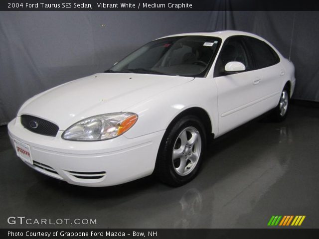 2004 Ford Taurus SES Sedan in Vibrant White