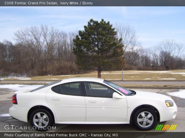 2008 Pontiac Grand Prix Sedan in Ivory White