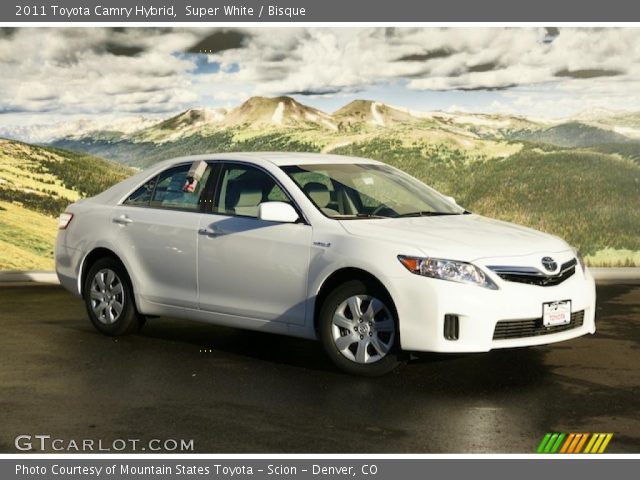 2011 Toyota Camry Hybrid in Super White