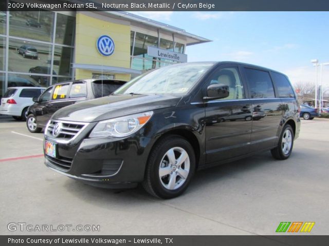 2009 Volkswagen Routan SEL in Nocturne Black Metallic