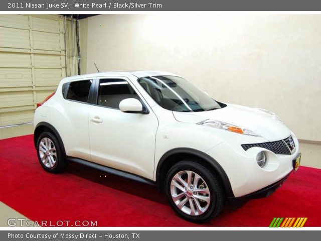 2011 Nissan Juke SV in White Pearl