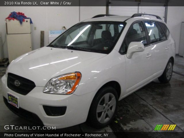 2010 Kia Rondo LX in Clear White