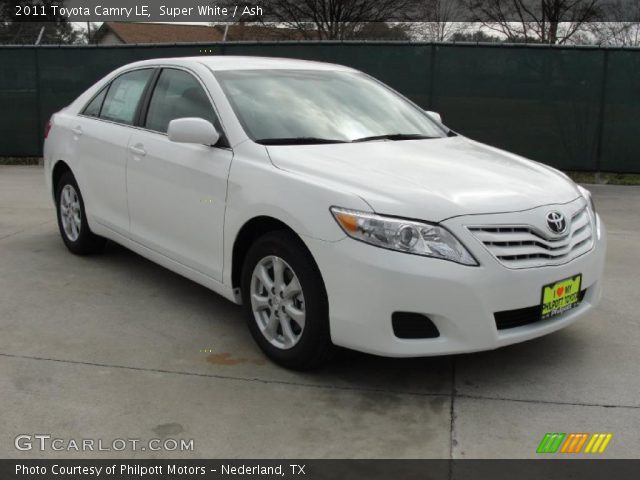 2011 Toyota Camry LE in Super White