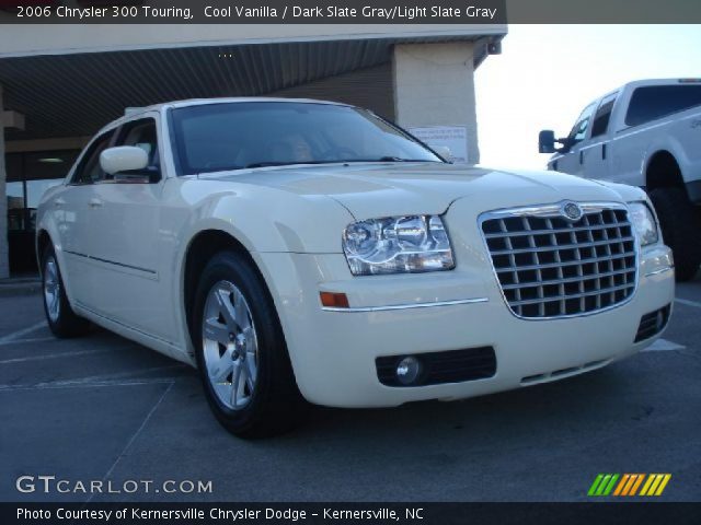 2006 Chrysler 300 Touring in Cool Vanilla