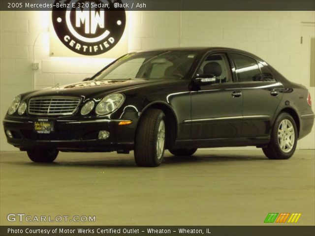 2005 Mercedes-Benz E 320 Sedan in Black