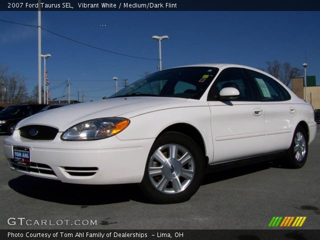 2007 Ford Taurus SEL in Vibrant White