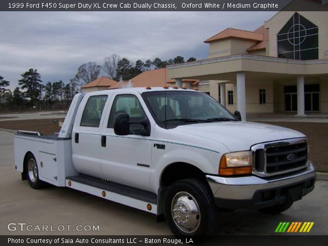 1999 Ford F450 Super Duty XL Crew Cab Dually Chassis in Oxford White